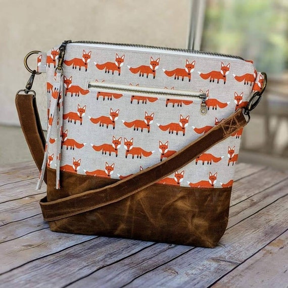 Fox Face Handbag. Veg Tanned Leather, Hand Stitched. Pattern by CarbonChic,  Construction by Me. : r/Leatherworking