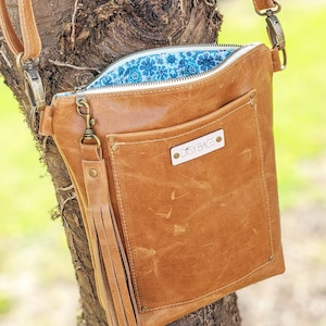 Bandoulière shabby chic en cuir, sac bandoulière en cuir, sac à main en cuir, sac messager, sac à main bandoulière en cuir, sac hobo, pompon en cuir