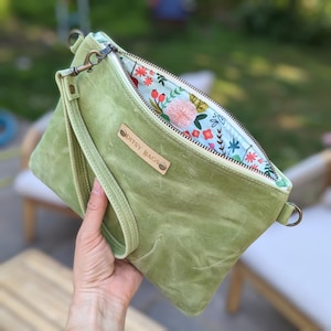 Green leather clutch purse with pretty floral lining - wrist strap and crossbody strap - Summer purse - Holiday Purse - Wedding guest bag