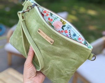 Green Leather Clutch Purse: Floral Lining, Wrist & Crossbody Straps
