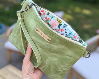 Green leather clutch purse with pretty floral lining - wrist strap and crossbody strap - Summer purse - Holiday Purse - Wedding guest bag