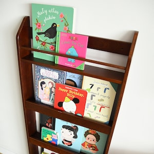 Libreria Montessori in compensato: libreria per bambini poco profonda