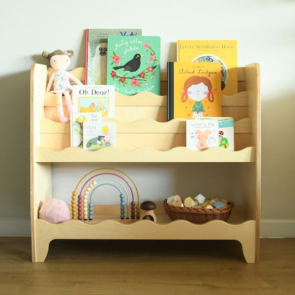 une bibliothèque Montessori en bois pour enfants, une étagère en bois, une bibliothèque et une étagère à jouets