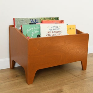 una librería Montessori para niños, una estantería Montessori, una biblioteca para niños