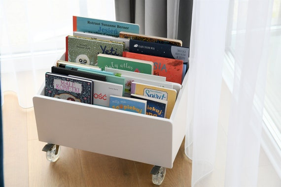 希少 洋書　Vans A Book of Rolling Rooms Amazon.com: Wheels on the Bus: 9781646864904: Blackstone