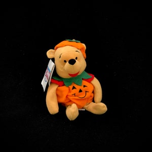 Vintage DISNEY &quot;Pumpkin Pooh&quot; (8&quot; Mini Beanbag Plush) The Walt Disney Company