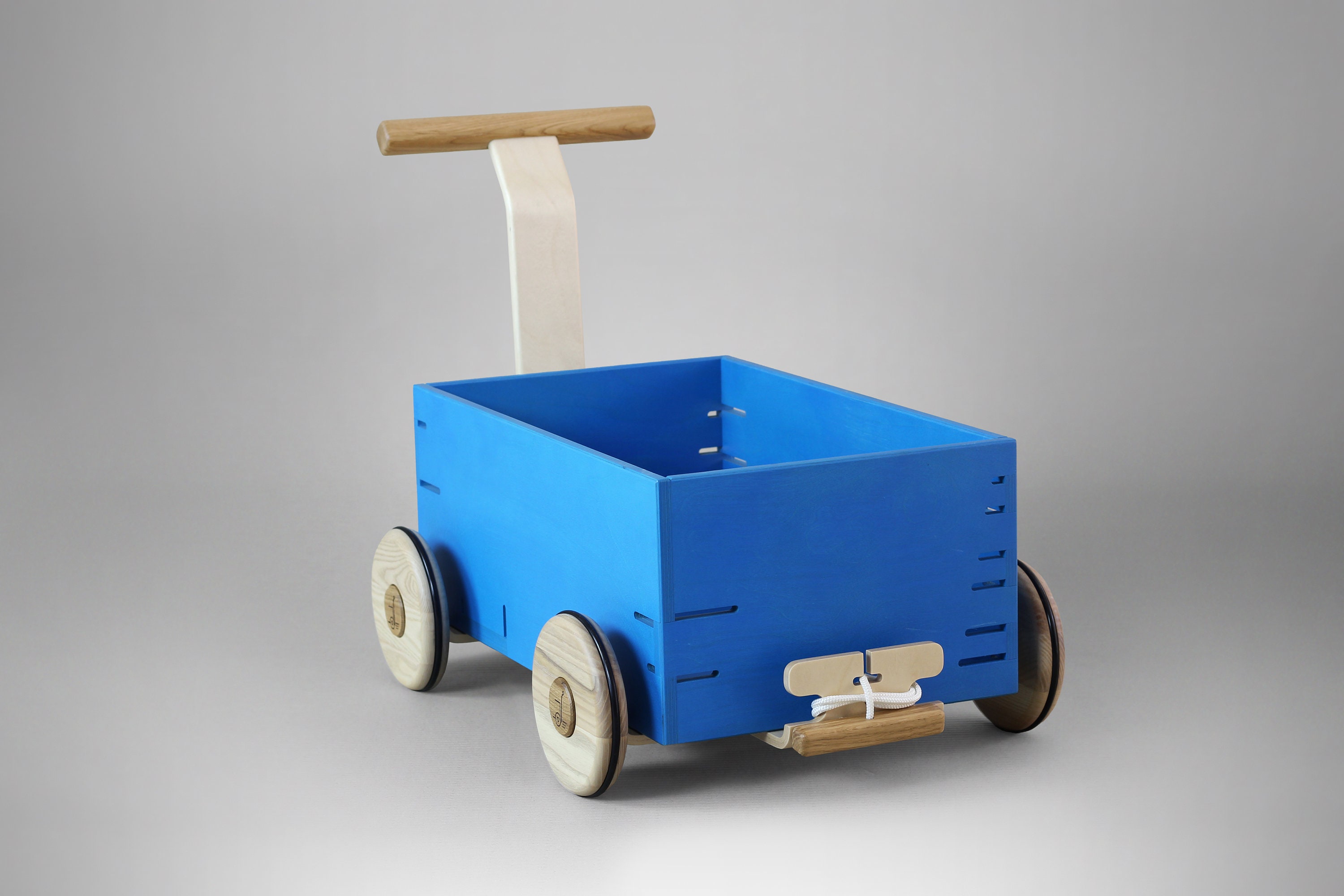 coffre à jouets personnalisé avec roues, chariot en bois, coffre pour enfants.