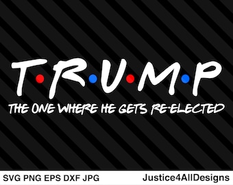 Puede incluir: Un gráfico blanco con el texto "TRUMP" en una fuente estilizada, con puntos rojos y azules entre las letras. El texto "THE ONE WHERE HE GETS RE-ELECTED" está debajo de la palabra "TRUMP". El gráfico está sobre un fondo de rayas blancas y negras.