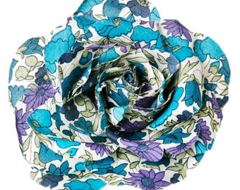 Broche Rose Pin Karin’s Garden 3 ».  Liberty of London Fabric Fabriqué aux États-Unis Flower Hair clip