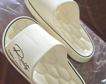 White unisex sliders size 3 to 4