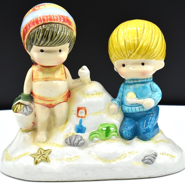 Vintage Joan Walsh Anglund Boy and Girl at the Beach Figurine / Summer Beach Scene / 1972 Determined Products Inc. / San Francisco