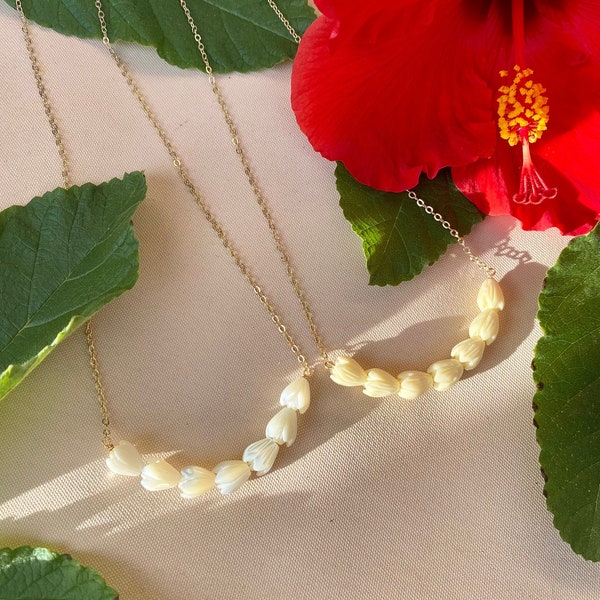 Pikake Flower ʻEhiku Necklace | Vintage Hawaiian Jewelry | Resin or Mother of Pearl (MOP)