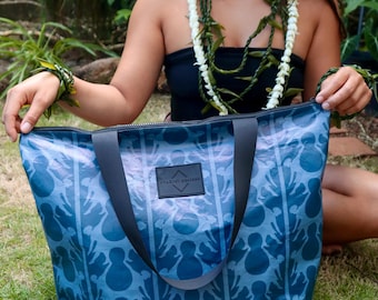 Blue Hula Dancer Beach Bag | Reversible Ipu Heke Zippered Tote | Tyvek Bag with Hawaii Print | Water Resistant Zip Top Tote for Travel