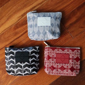 Minibolso con estampado hawaiano / Bolso de mano con diseño de hojas de kalo y pájaros de Iwa / Top con cierre de cremallera con estampado de kimono japonés / Estuche para maquillaje resistente al agua / Bolsa para cosméticos
