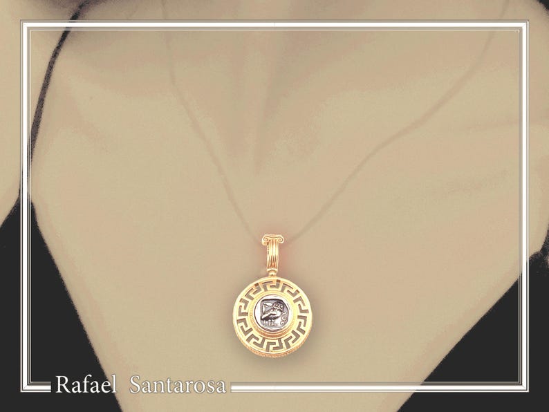 Athener Eule Münzanhänger: 18k vergoldete Sterling Silber Halskette mit griechischem Schlüssel Bild 3