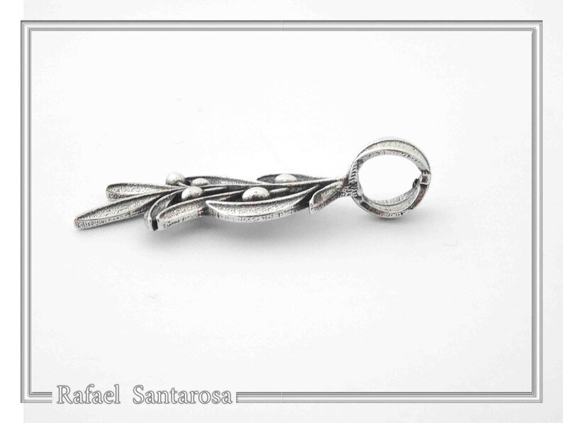 Olive leaf pendant in solid sterling silver 925.