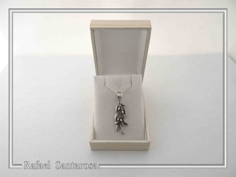 Olive leaf pendant in solid sterling silver 925.