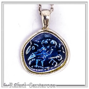 Athenas Eule Münzanhänger: Blaue Emaille, oxidiertes Sterlingsilber