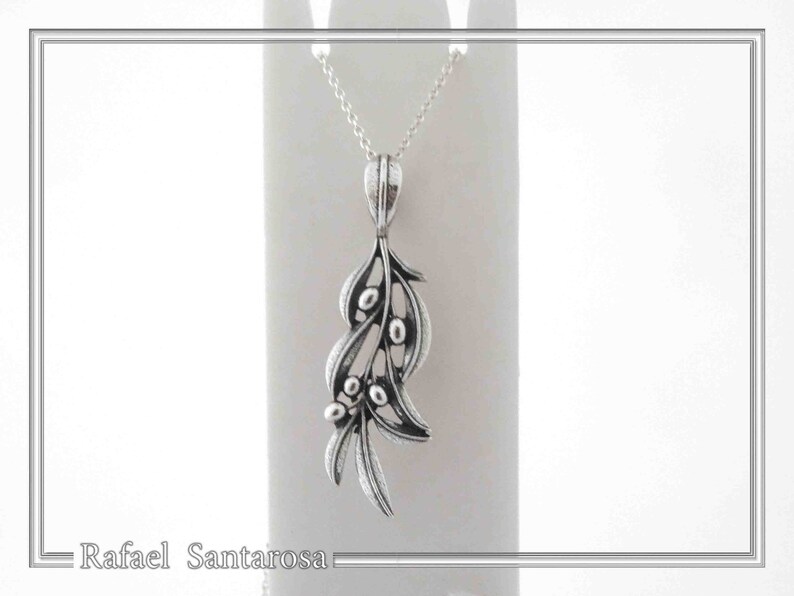 Olive leaf pendant in solid sterling silver 925.