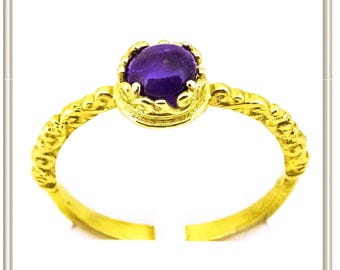 Lapis lazuli statement ring sterling silver 18 karat gold-filled with byzantine decoration. Available with natural lapis lazuli or pearl.