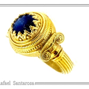 Lapis lazuli sterlingzilveren ring met oud-Griekse ionische kolomdecoratie met 18 kt gold filled. Oude Griekse zuil, geïnspireerd op museum.