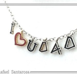 TE AMO PAPÁ Regalo para padre Charm de corazón de esmalte rojo en plata de ley relleno de oro de 18 quilates collar personalizado con caracteres de plata oxidada.