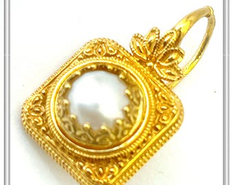 Natural Pearl Byzantine Earrings 18 Karat Solid Gold Filigree and Granulation Byzantine Decoration freshwater pearl in 18 karat bezels