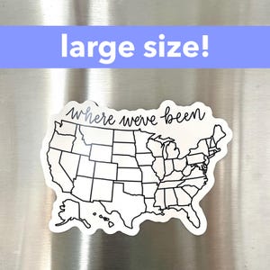 Pode incluir: Um mapa dos Estados Unidos em preto e branco com o texto "where we've been" no topo. O mapa está em uma geladeira prateada.