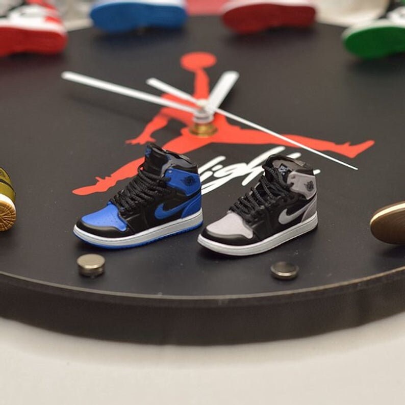 air jordan clock with mini shoes air jordan clock with mini shoes