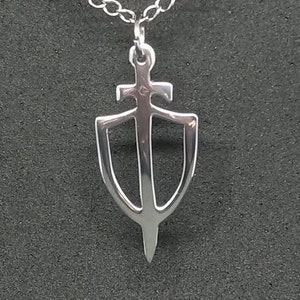 Knight recycled aluminum pendant necklace