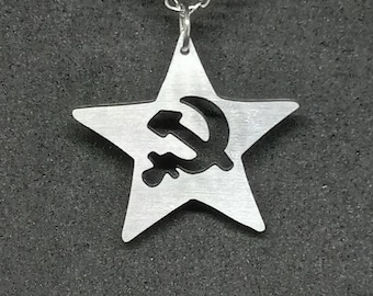 Collana con ciondolo Solidarietà in alluminio riciclato con finitura satinata