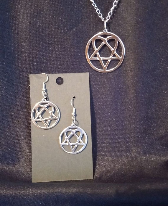 Pentagram Heart Recycled Aluminum Pendant Necklace - Etsy Canada