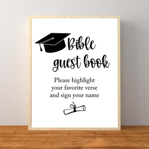Enseigne de livre d&#39;or de la Bible de remise des diplômes, signe de fête de remise des diplômes, verset biblique en surbrillance et signe, décorations de remise des diplômes, téléchargement immédiat imprimable