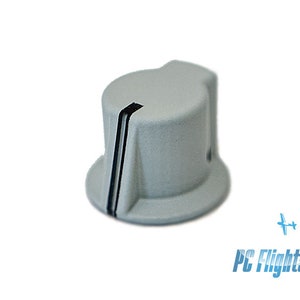 Puede incluir: Una perilla de plástico gris con dos líneas negras en el lateral. La perilla está diseñada para usarse con equipos electrónicos.