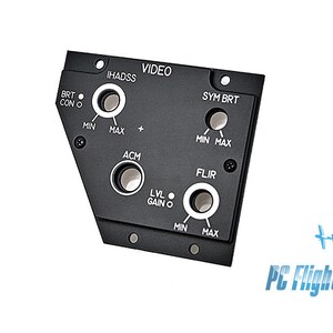 Puede incluir: Panel de metal negro con varios botones e interruptores etiquetados "VIDEO", "IHADSS", "SYM BRT", "BRT CON O", "MIN MAX", "ACM", "LVL GAIN O", "MIN MAX" y "FLIR".