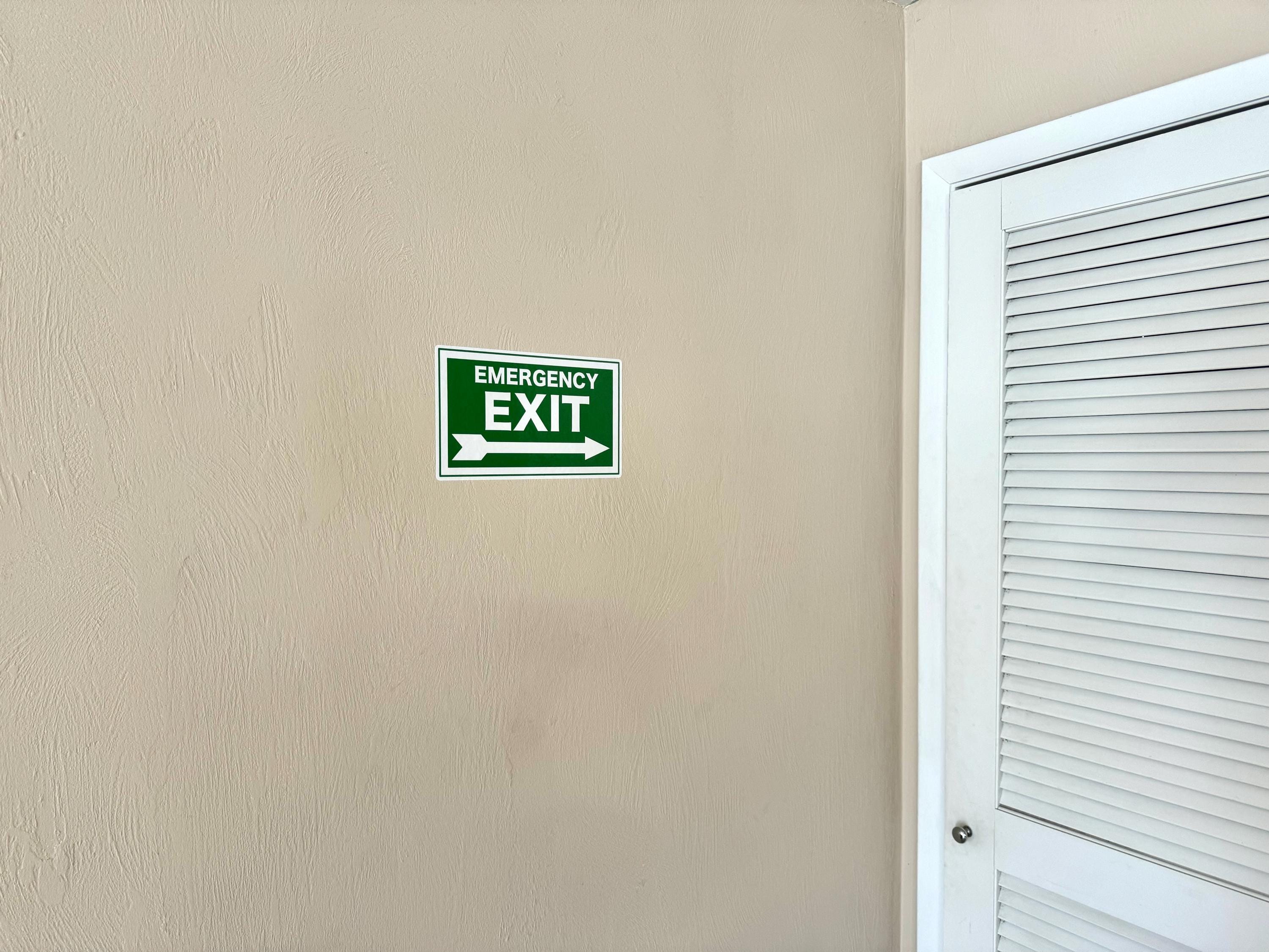 2 X Emergency Exit Indicator Sticker - Office Safety Notice - Emergency ...