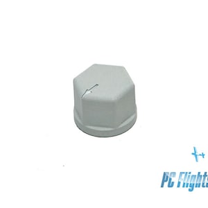 Puede incluir: Una tuerca hexagonal de plástico blanco con una pequeña ranura en la parte superior.