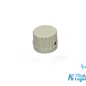 以下が含まれることがあります： リブ模様の銀色のノブ。ノブの側面に小さな穴があります。