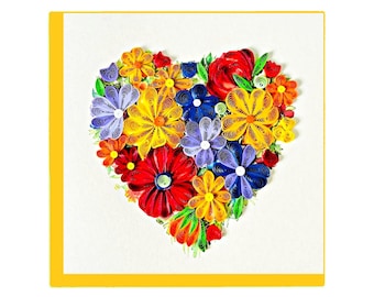 Könnte beinhalten: Ein herzförmiges Papier-Quilling-Kunstwerk mit einer lebendigen Anordnung mehrfarbiger Blumen. Das Design besteht aus roten, gelben, blauen, orangefarbenen und violetten gerollten Papierstreifen, die zu Blütenblättern und Blättern geformt sind.