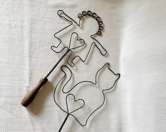 Primitive Kids Rug Beater Twisted Wire & Wood Handle, Farmhouse Decoration, Cottage Style Rug Beater, Laundry Room Decor, Antique Primitive