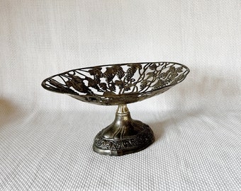 見事なフランスのヴィンテージ装飾の打ち出し銀金属フルーツトレイ