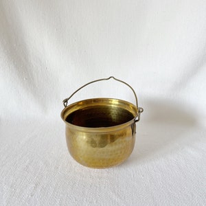Vintage Brass hammered Small Plant Bucket, Brass  Pot with Handle, Dry Flower Pot, Vintage Home Decoration, Gold Brass Pot with Foam