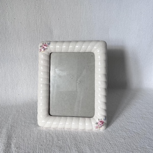 Vintage Ornate White Floral Ceramic Tabletop Photo Frame, Unique Ceramic Photo Frame, Flower Cottage  Country Botanical Rope Crackle Frame