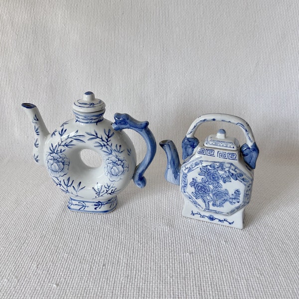 Vintage Collectible Chinese Blue White Flowers Oriental Flat Shape Teapot, Round Donut Blue White Tea Pot Chinoiserie Floral Tea Pot and Lid