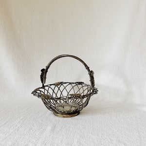Vintage Godinger Silver Plated Wire Basket Handle 11.5” diam, Grapes Vines and Leaves Decorative Wire Basket, Brutalist Easter Decoration