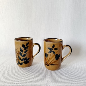 Vintage 2 Otagiri Blumensteinzeug Tassen Hergestellt in Japan Moderne Mid Century Blumen Boho Kaffee Wagen Dekor Morgentasse, Retro Home Tassen