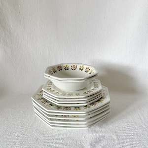 Johnson Brothers Heritage Ironstone Posy Dinner Plate, Salad Plates and Bowls, Made in England Ceramic Dishes, Octagonal, Retro Style Plates