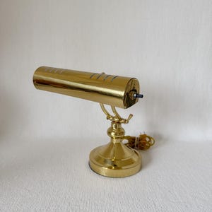 Vintage gelakt messing MCM midcentury bankierslamp met gouden lampenkap, wit/gouden bureaulamp bureaulamp bureaulamp, goudkleurige gezellige bibliotheekhoflamp