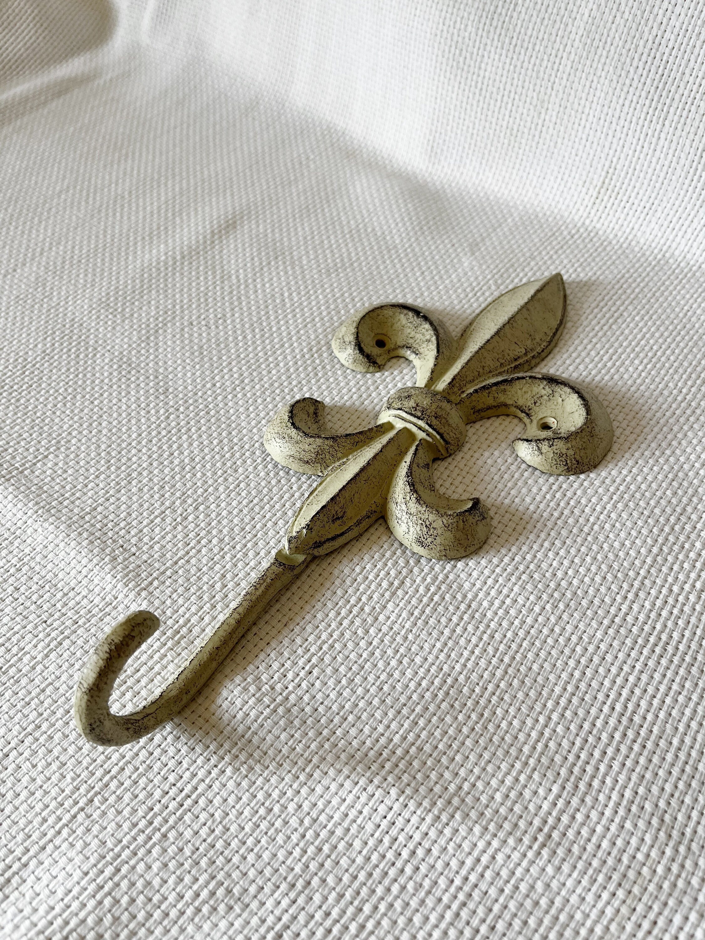 Cast Iron Heavy Large Fleur De Lis Hook Towel Holder Plaque Wall Decor Wall Mounted Keys Large Drapes Holder Antique House Decoration Etsy UK