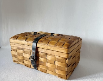 Vintage Wicker Picnic Basket With Leather Belt Lock and Rope Handle, Vintage Rattan Basket, Photoshoot Decor, Proposal Summer Picnic Basket